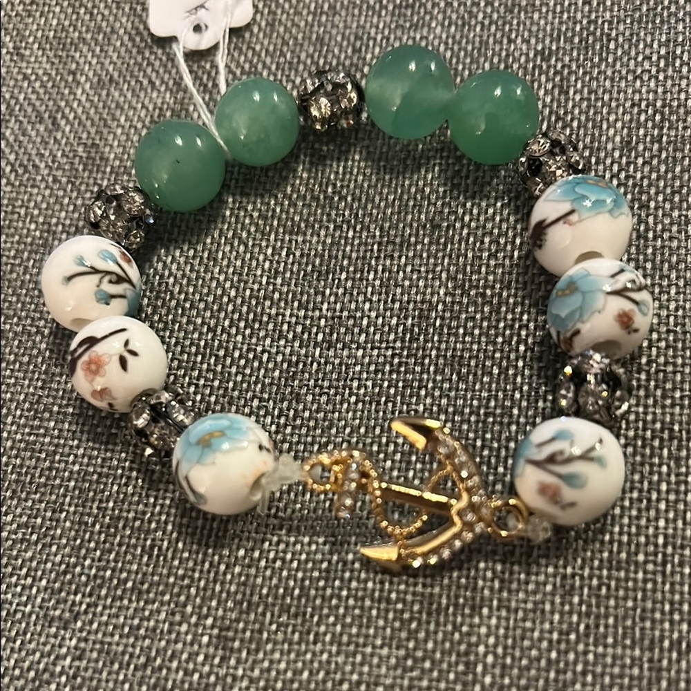 Elegant Green and Gold Anchor Bracelet